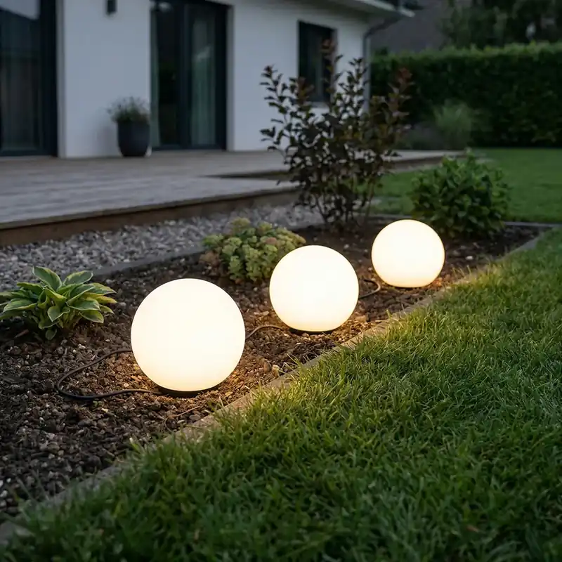 12V-os rendszer fekete 7m 3 db fehér 20 cm-es lámpával, LED-del, IP44 - Voltaire Luno Árengedmény