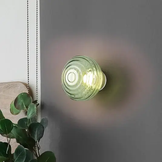 Népszerű LED újratölthető asztali lámpa Earl, sárgaréz/zöld, üveg, Ø 15,5 cm