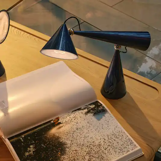 Tom Dixon LED asztali lámpa Pose Task Light, indigo, 41 cm Outlet
