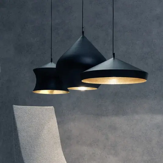 Újdonság Tom Dixon LED lógó lámpa Beat Wide, fekete, 36 cm, sárgaréz