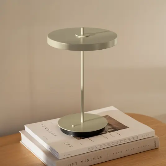 Csak ma UMAGE LED-es újratölthető asztali lámpa Asteria Move agyag barna uni, 31cm