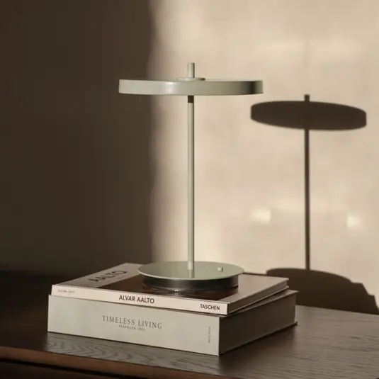 Árcsökkenés UMAGE LED-es újratölthető asztali lámpa Asteria Move olívazöld uni, 31cm
