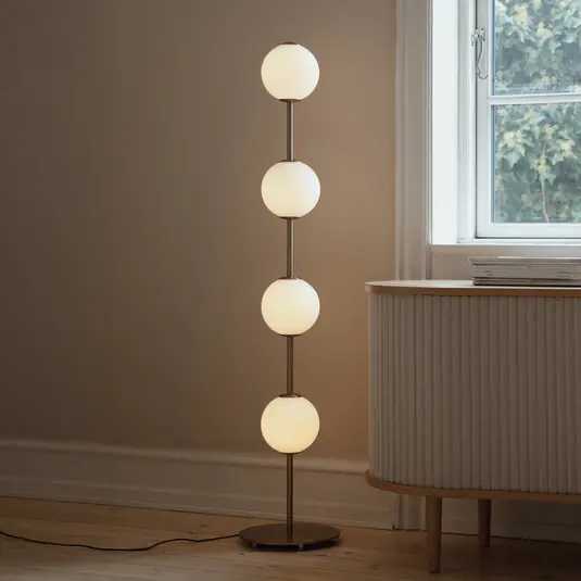 UMAGE LED álló lámpa Audrey, sárgaréz színű Magasság 128 cm 4 izzós Újdonság