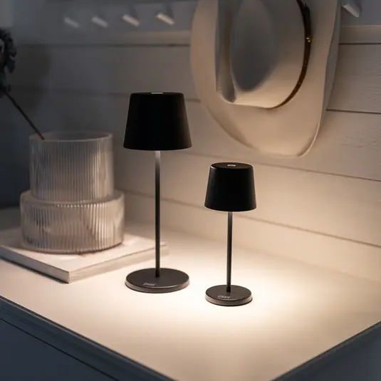 LED tölthető asztali világítás Vence, magasság 22 cm, fekete, IP54, USB Újdonság