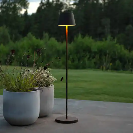 Vedd meg online LED tölthető állólámpa Pomezia, fekete, 124 cm, IP54, USB