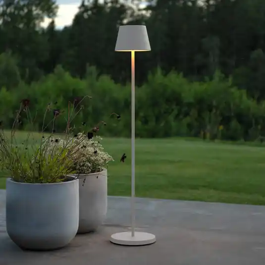LED tölthető állólámpa Pomezia, fehér, 124 cm, IP54, USB Végkiárusítás