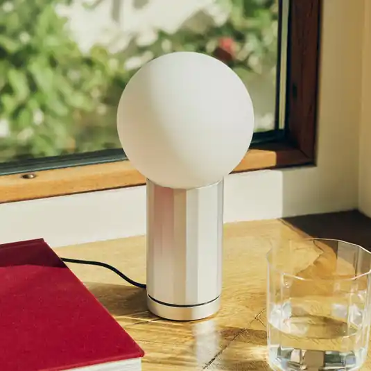HAY LED asztali világítás TURN ON, alumínium, magasság 20 cm, dimmelhető fényerő Újdonság