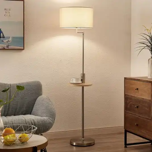 Outlet Lindby állólámpa Zinia, nikkel színű, polccal, USB csatlakozóval