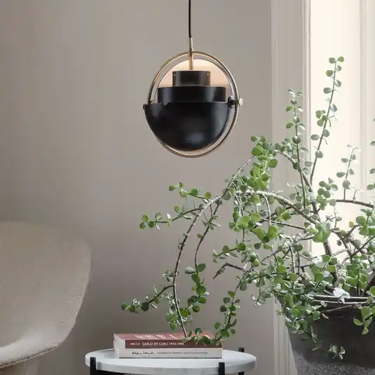 Expressz szállítás Gubi Multi-Lite lógó világítás, Ø 36 cm, króm/fekete