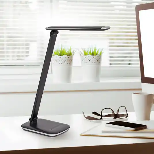 Akciós ár LED asztali lámpa MAULjazzy, fekete, magasság 43 cm, dimmelhető USB