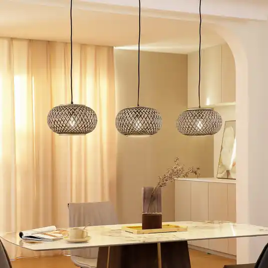 Árengedmény Lindby függőlámpa Nerys, 3-lámpás, fekete, bambusz, 1,120 cm