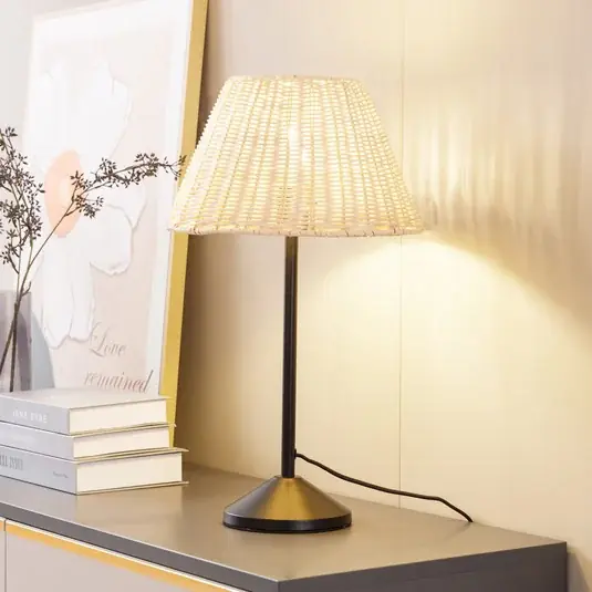 Lindby asztali lámpa Zyralia, fa színű, rattan, Ø 30 cm Ne maradj le