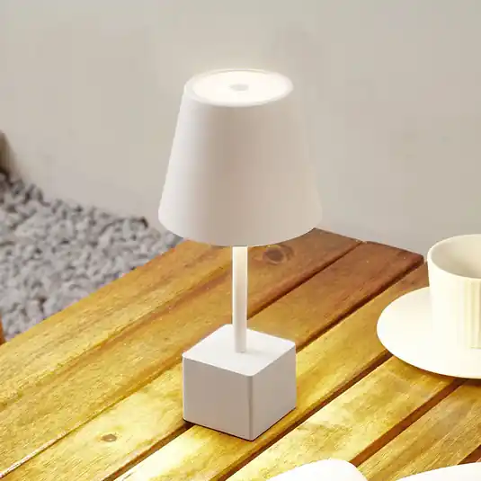 Lindby LED-es újratölthető asztali lámpa Janea CUBE, fehér, fém Outlet