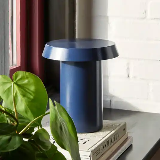 HÜBSCH LED-es asztali lámpa Keen, sötétkék, vas Ajánlat